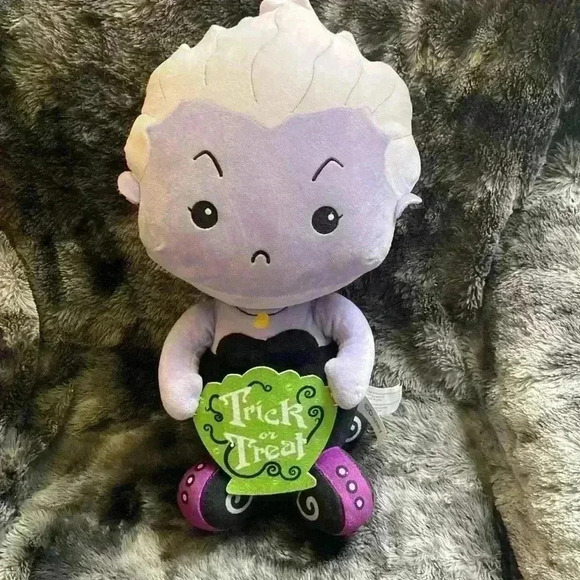 Disney Villains  URSULA 18' - Picture 8 of 13